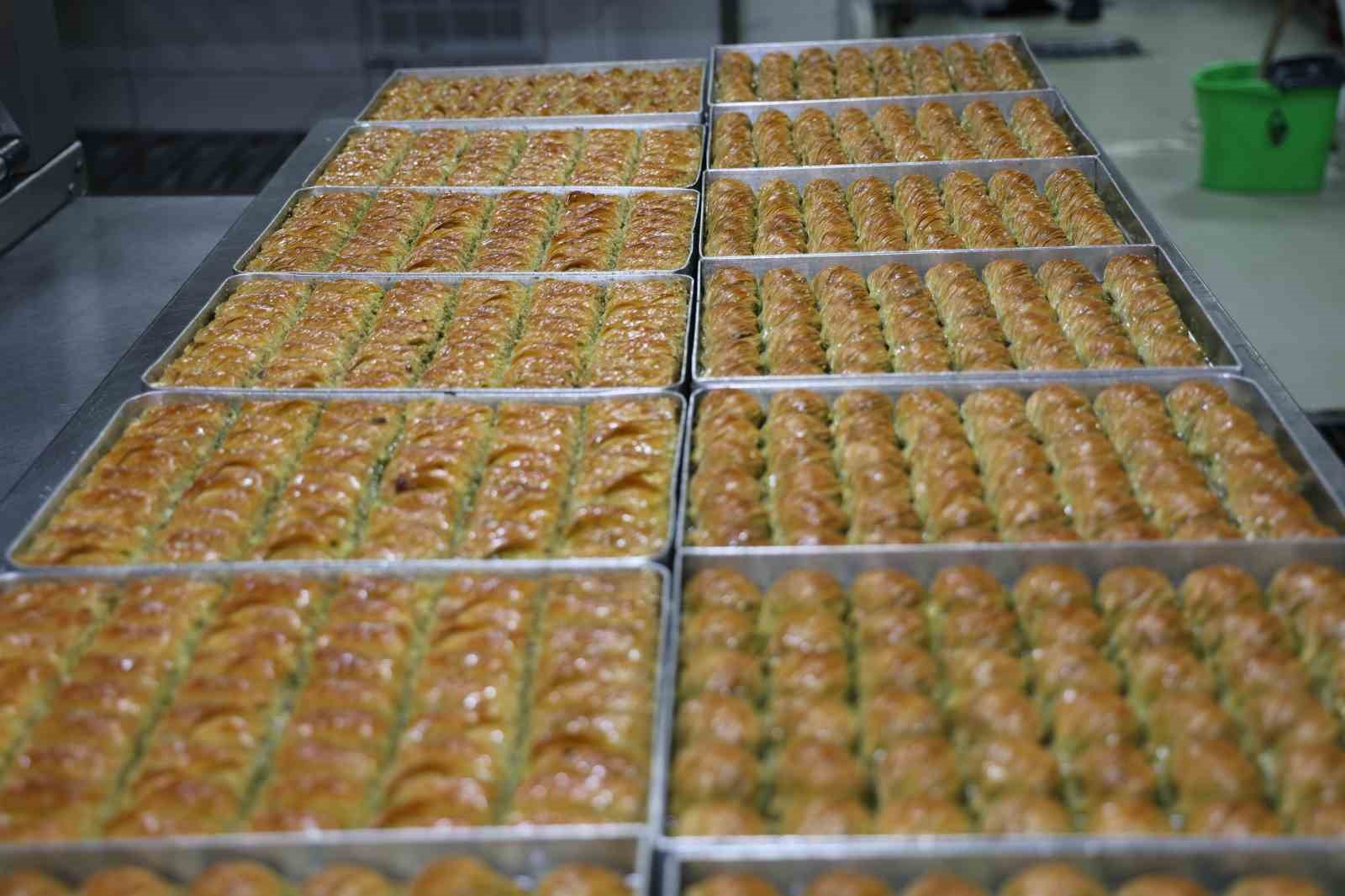 Ramazan bayramı i&ccedil;in Diyarbakır&rsquo;ın tescilli &uuml;r&uuml;nleri kadayıf ve soğuk baklavaya yoğun talep
