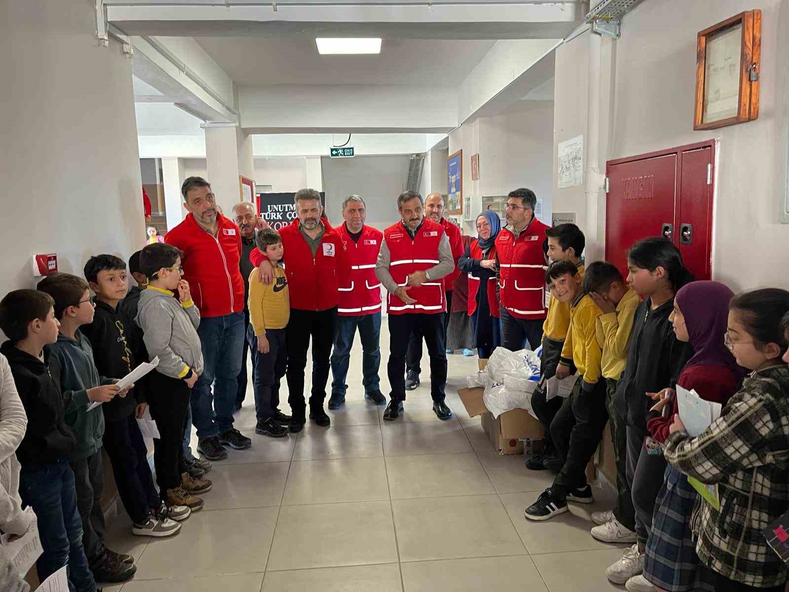 Kastamonu&rsquo;da 6 bin 400 &ouml;ğrencinin y&uuml;z&uuml; bayramlık kıyafetle g&uuml;ld&uuml;r&uuml;ld&uuml;
