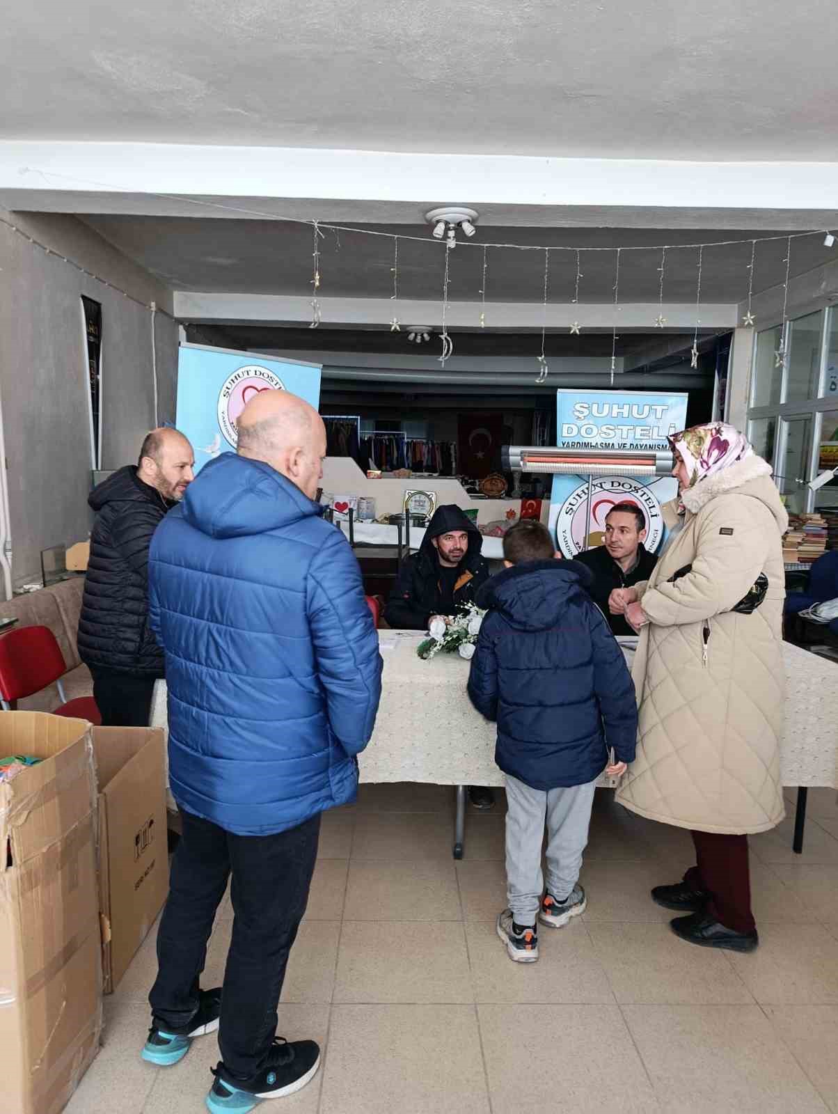 Şuhut&rsquo;ta Ramazan bereketi: 270 &ccedil;ocuğa giysi yardımı yapıldı
