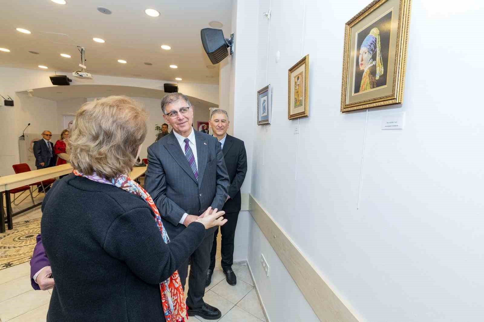 Cemil Tugay&rsquo;dan sağlık emek&ccedil;ilerine teşekk&uuml;r
