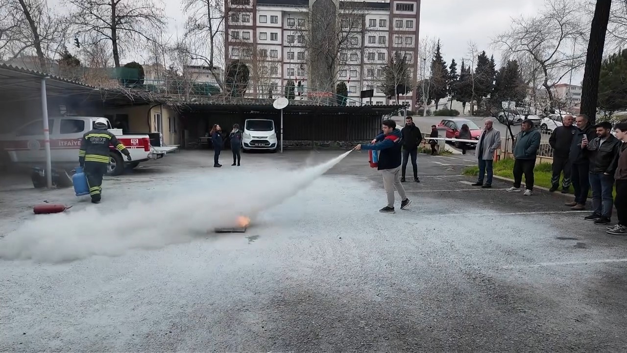 Alevlere karşı eğitim: Tarım personeli yangınla m&uuml;cadeleyi sahada &ouml;ğrendi
