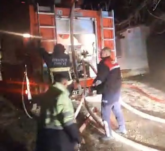 Hisarcık&rsquo;ta &ccedil;ıkan yangında ev ve samanlık tamamen yandı
