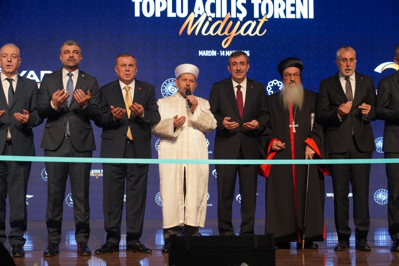 Cumhurbaşkanı Yardımcısı Yılmaz, Midyat&rsquo;ta 2 milyar 660 milyon liralık yatırımların a&ccedil;ılışını yaptı
