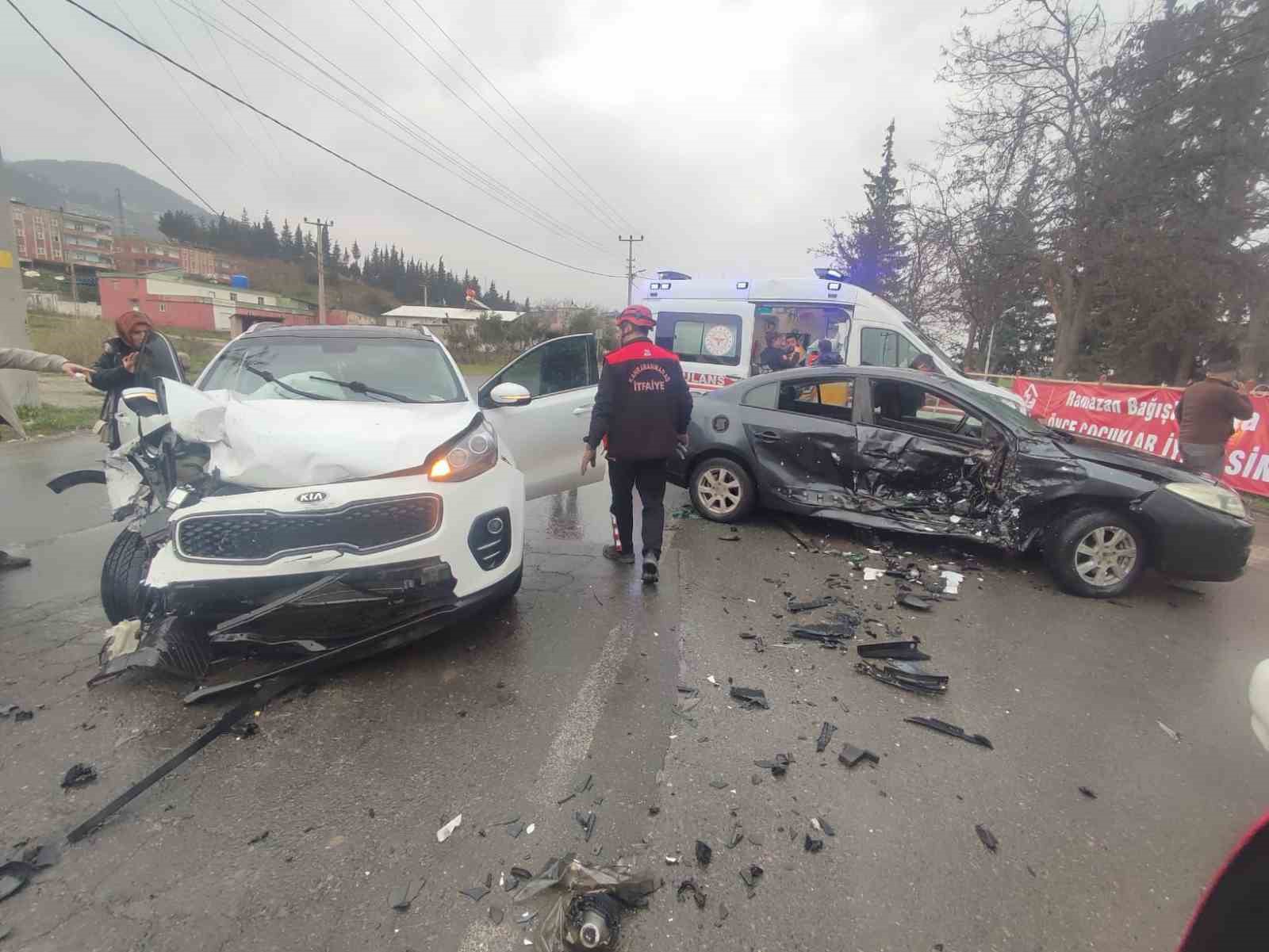 Kahramanmaraş&rsquo;ta trafik kazaları: 6 yaralı

