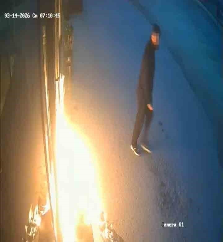 "Maaşları &ouml;demedi" diye 2 işletmeyi benzin d&ouml;k&uuml;p yakmış
