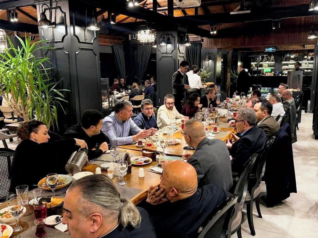 BUYSAD &uuml;yeleri iftar sofrasında buluştu
