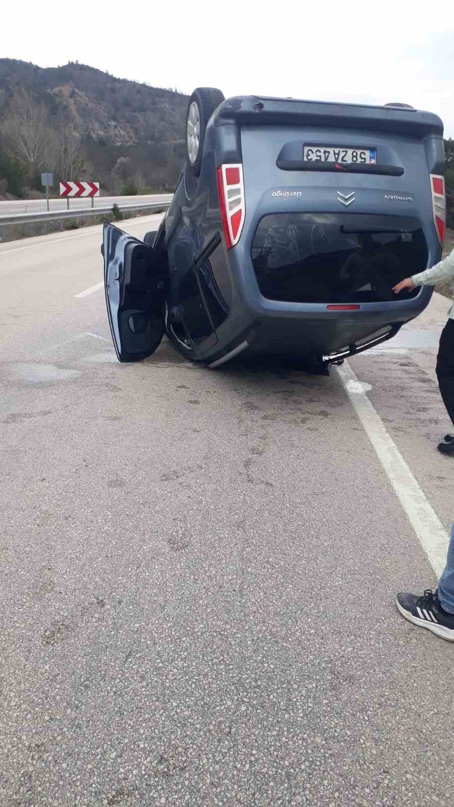 Ters d&ouml;nen ara&ccedil;tan sağ kurtuldu
