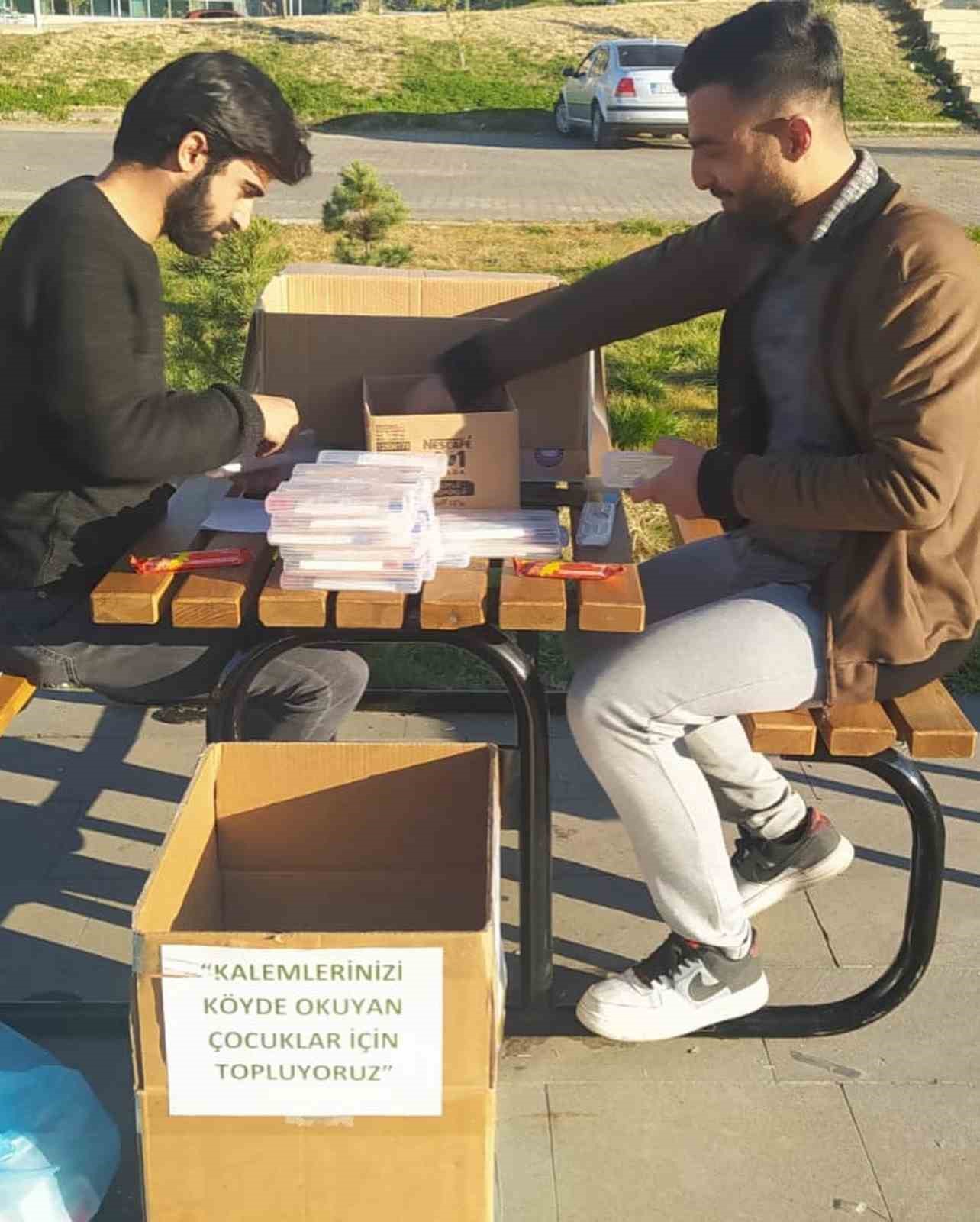 Hayırseverlerden Suvaran k&ouml;y&uuml; &ouml;ğrencilerine kırtasiye desteği
