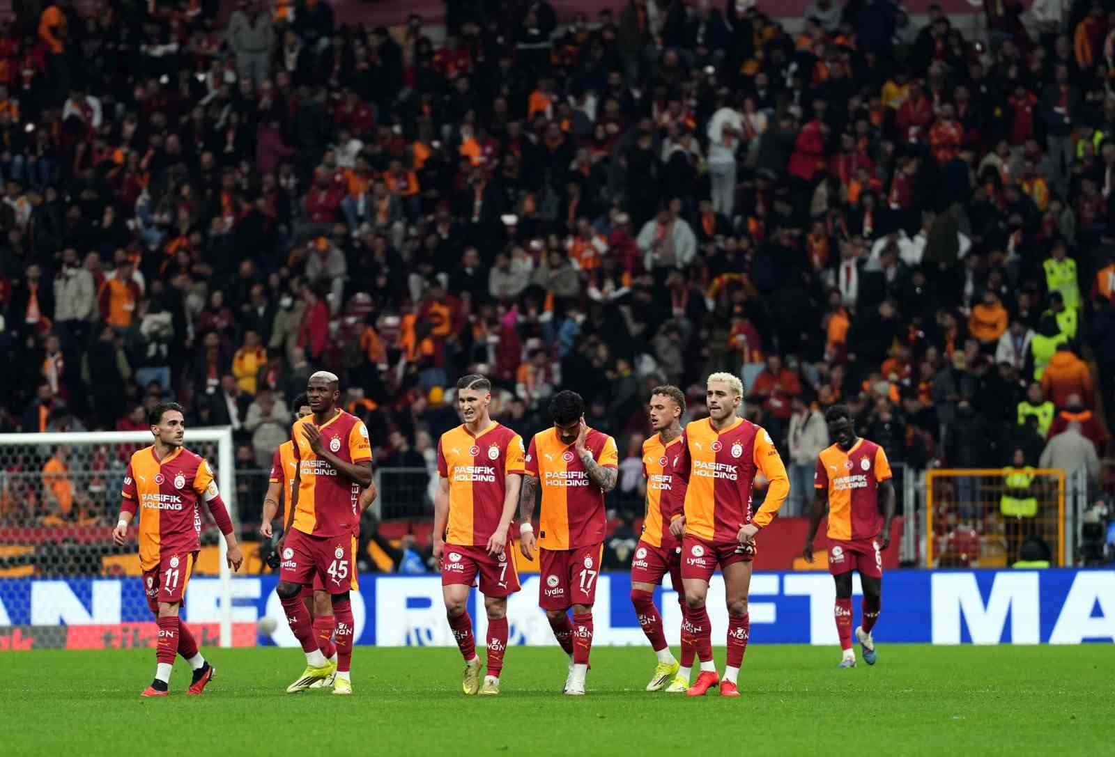 Trendyol S&uuml;per Lig: Galatasaray: 0 - RAMS Başakşehir: 0 (İlk yarı)
