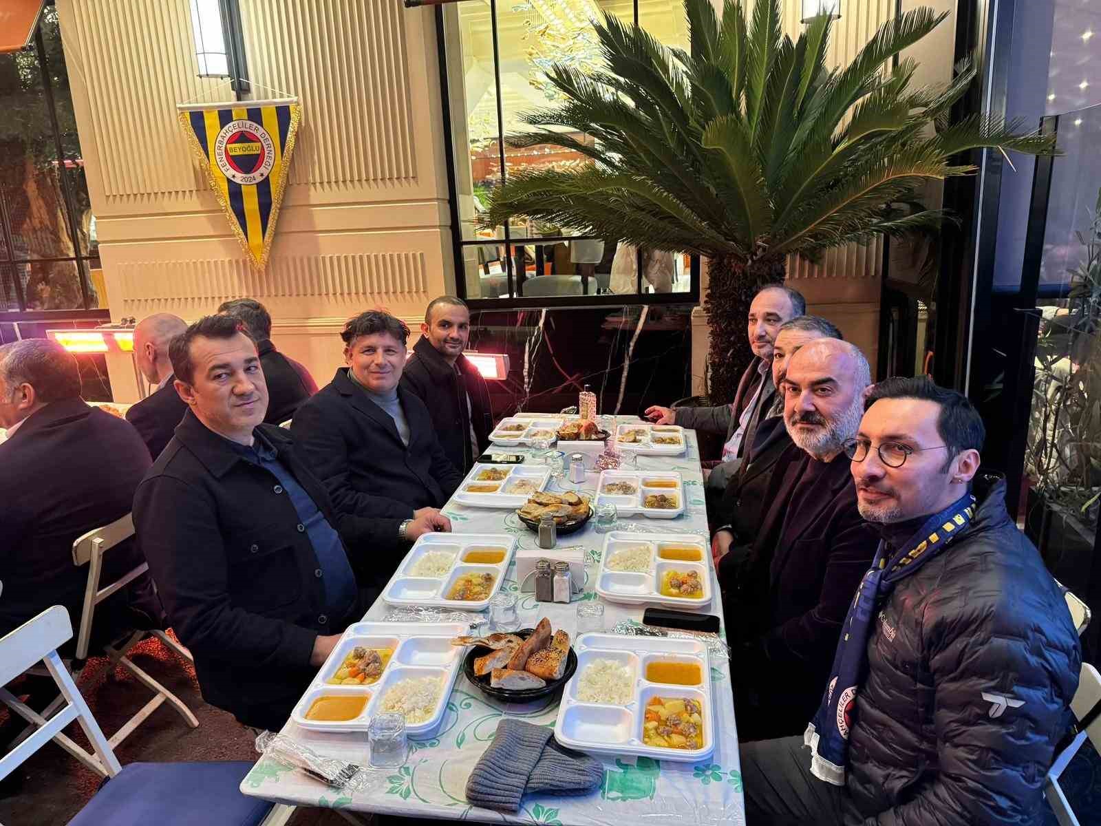 Beyoğlu Fenerbah&ccedil;eliler Derneği, sokak iftarlarına devam ediyor
