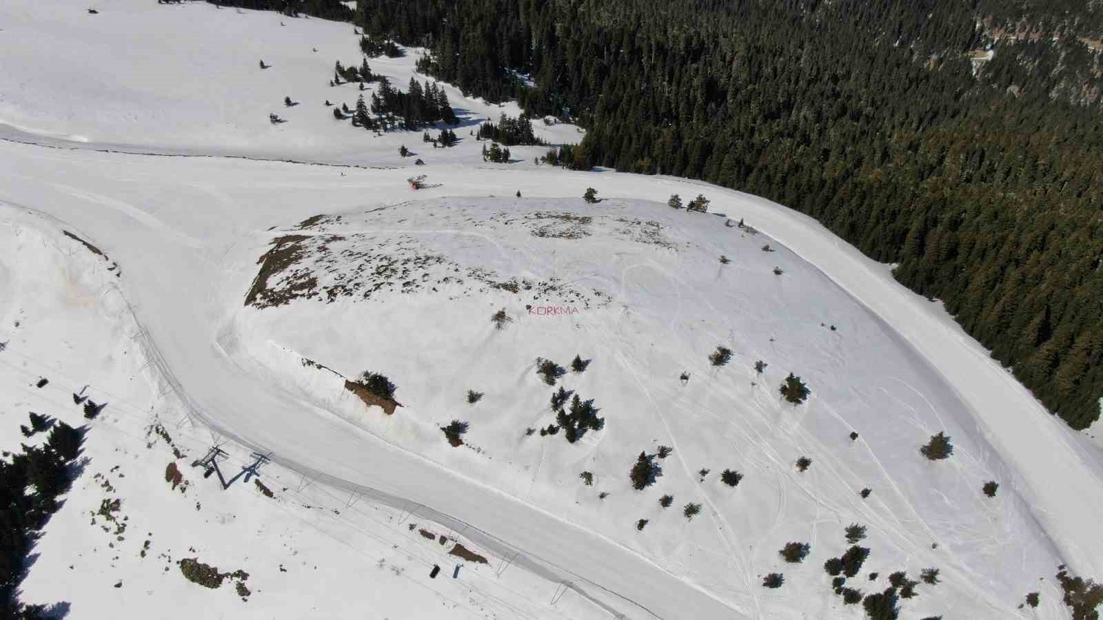 Ilgaz Dağı&rsquo;nın zirvesinde anlamlı anma: İstiklal Marşı&rsquo;nın ilk kelimesi kara nakşedildi
