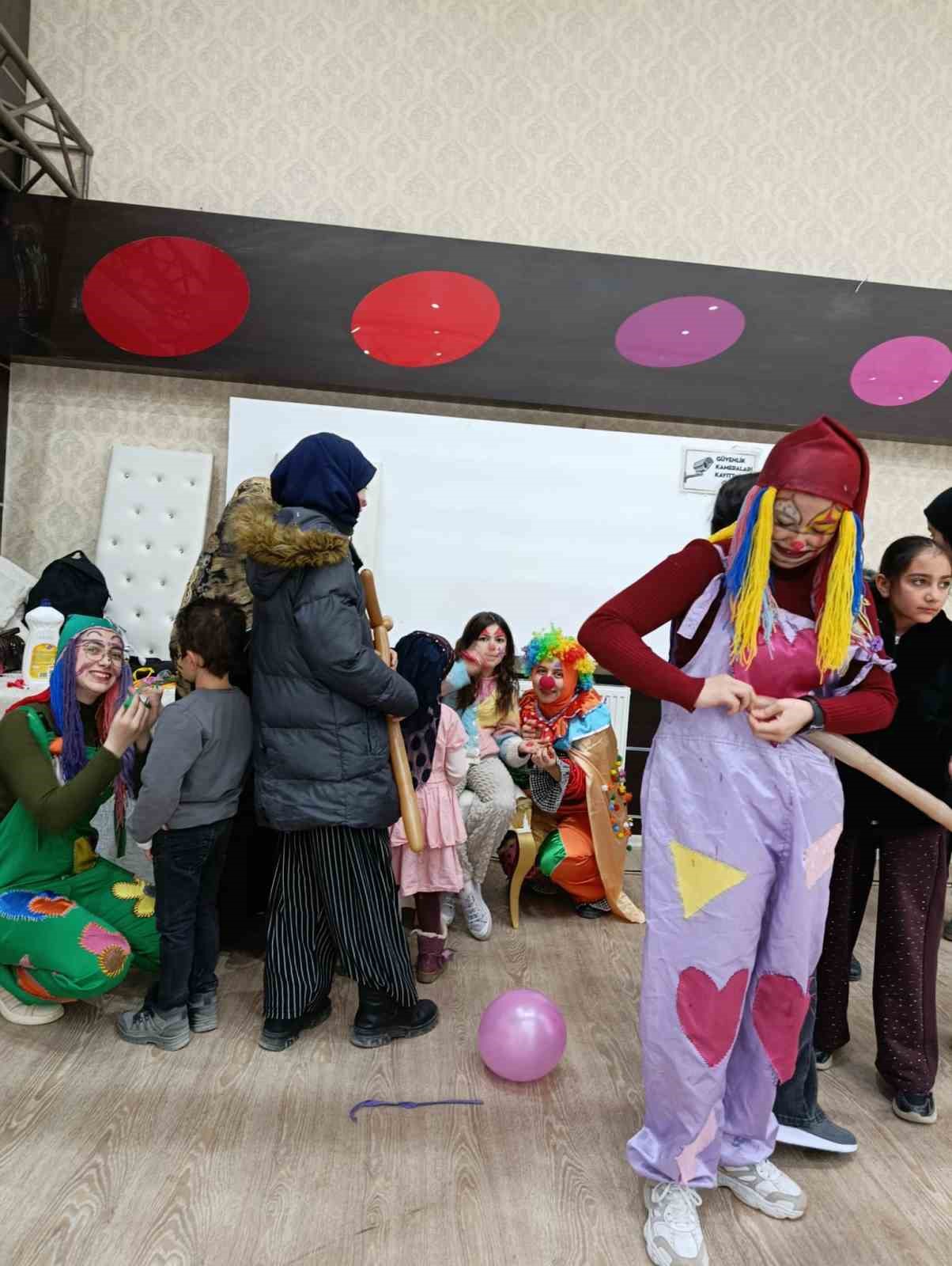 Şuhut’ta Ramazan bereketi: 270 çocuğa giysi yardımı yapıldı