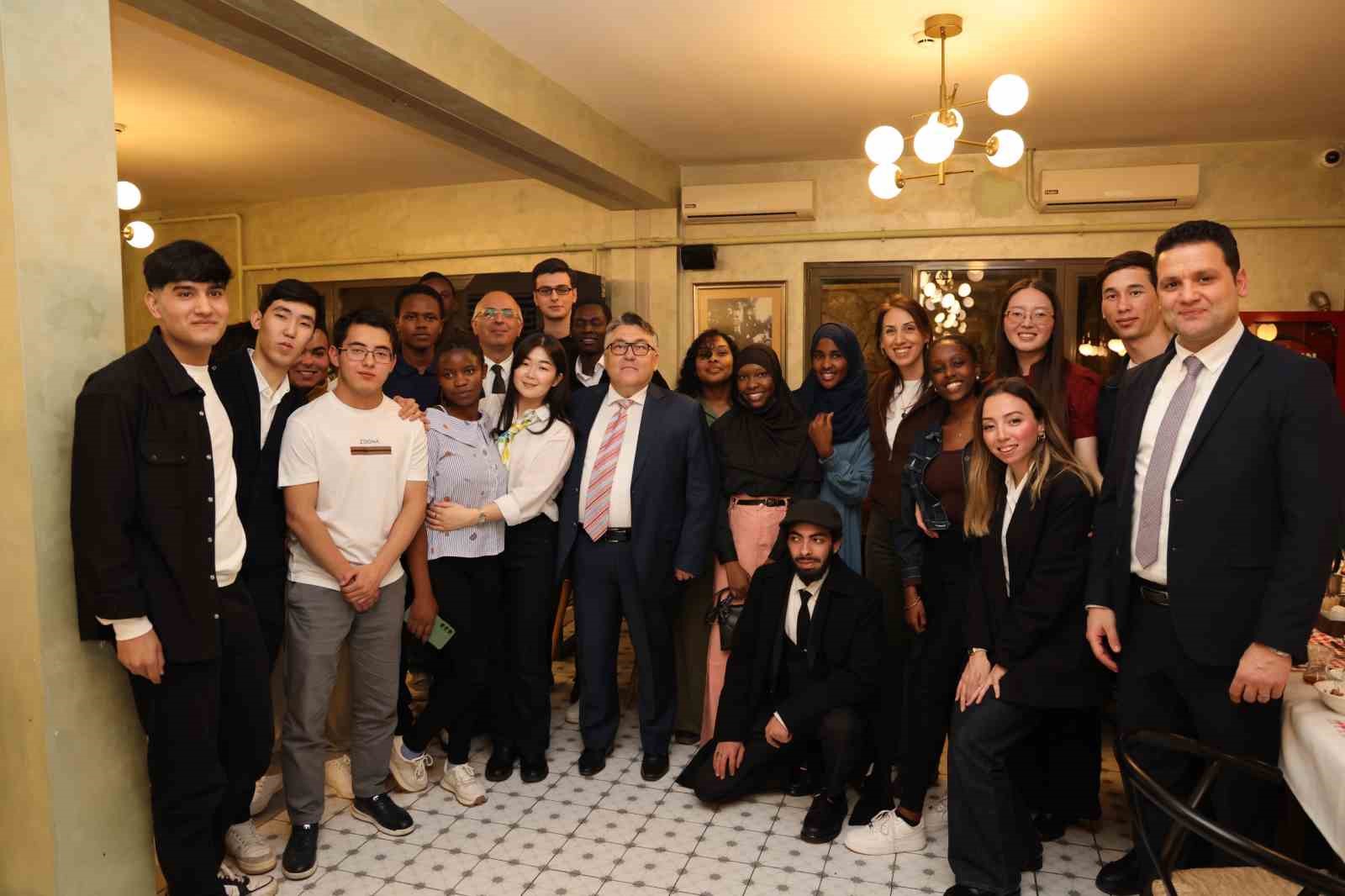 Rektör Özölçer uluslararası öğrencilerle iftar sofrasında buluştu