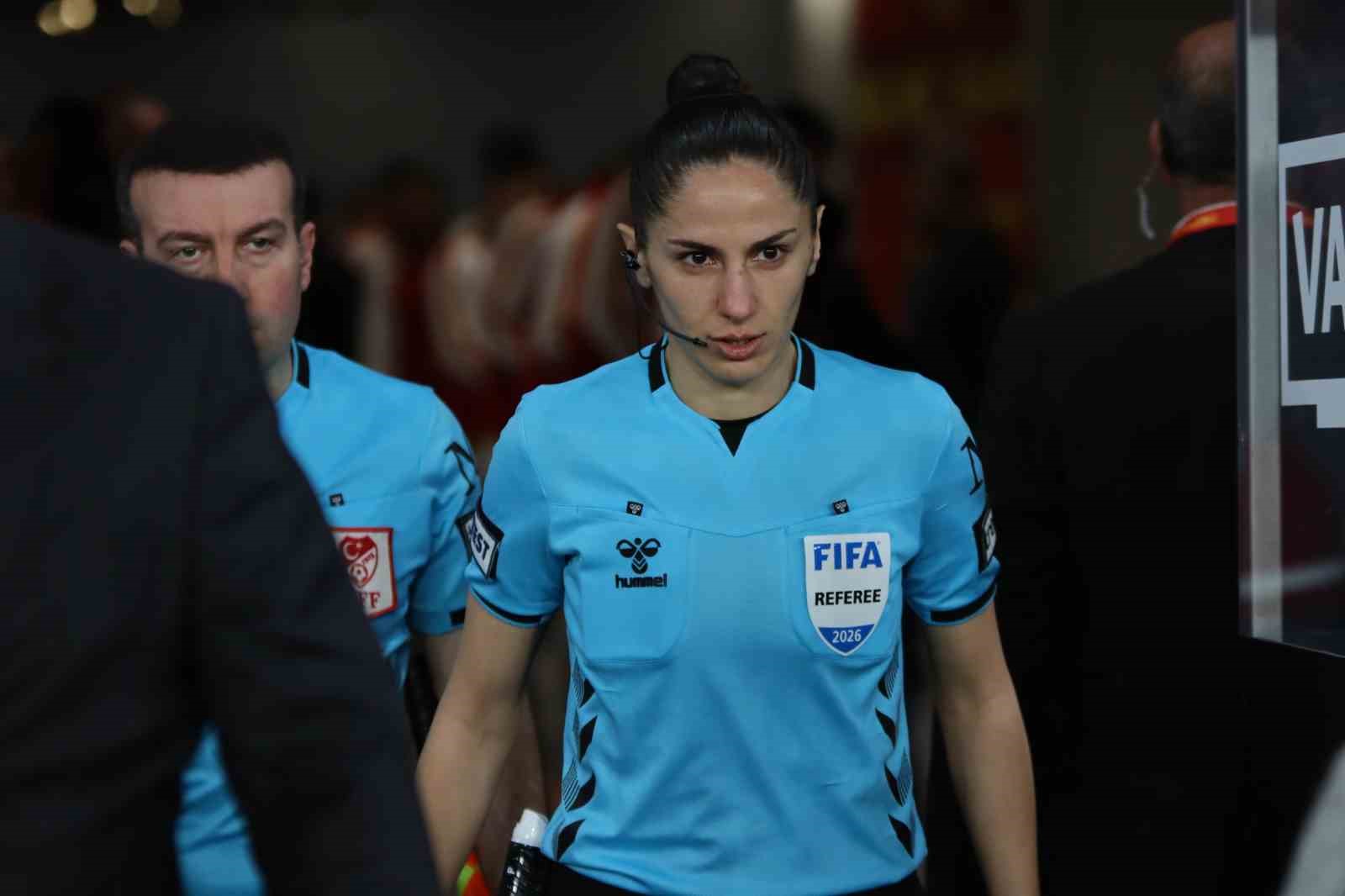 Trendyol Süper Lig: Göztepe: 1 - Alanyaspor: 1 (İlk yarı)