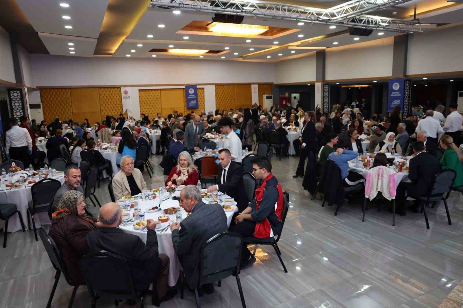 �ehit aileleri ve gaziler iftarda bir araya geldi
