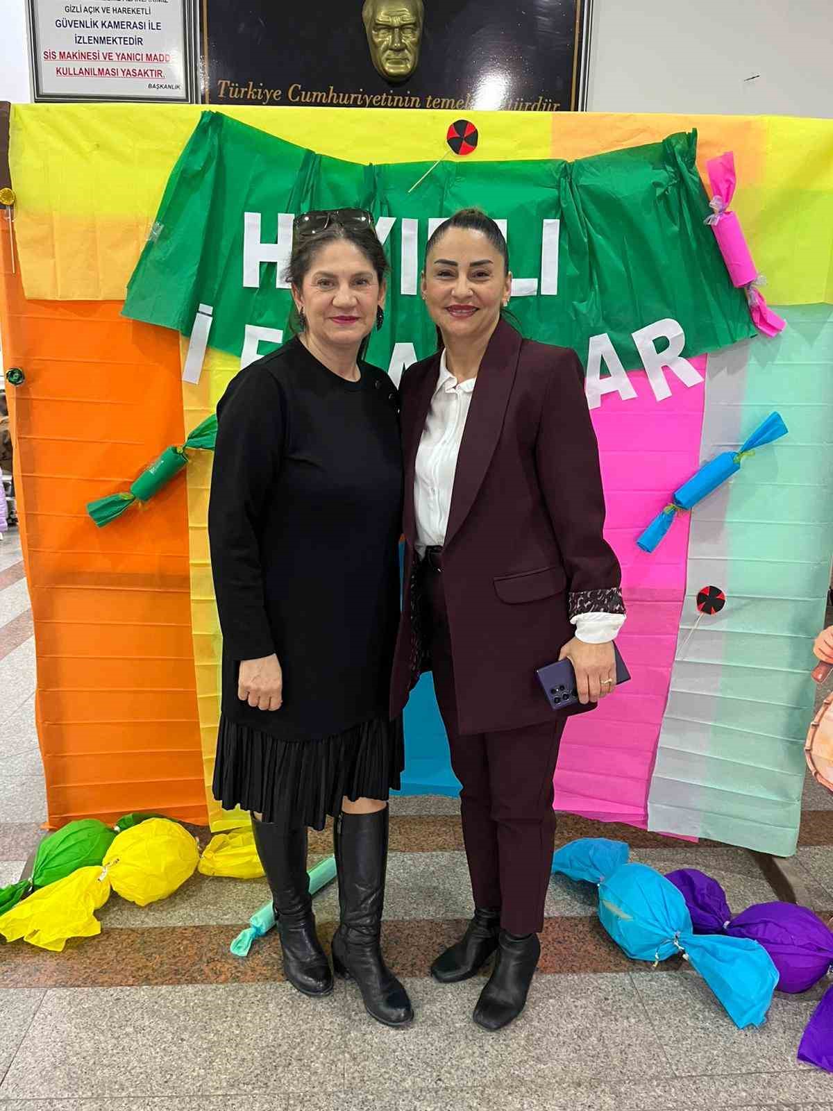 Merih Demiral&rsquo;dan ilkokul &ouml;ğretmenine jest
