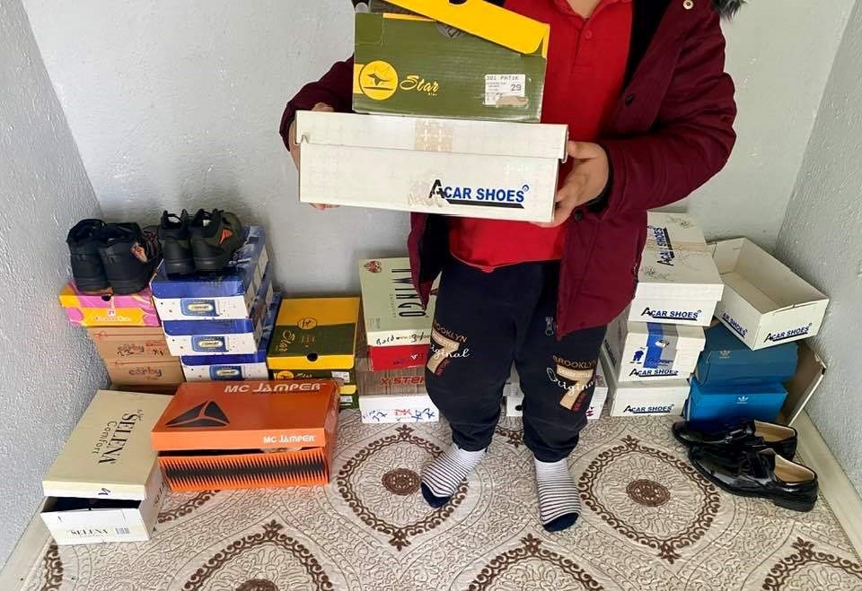 Hisarcık&rsquo;ta fedak&acirc;r imam kapı kapı dolaşıp ihtiya&ccedil; sahiplerine yardım ulaştırıyor
