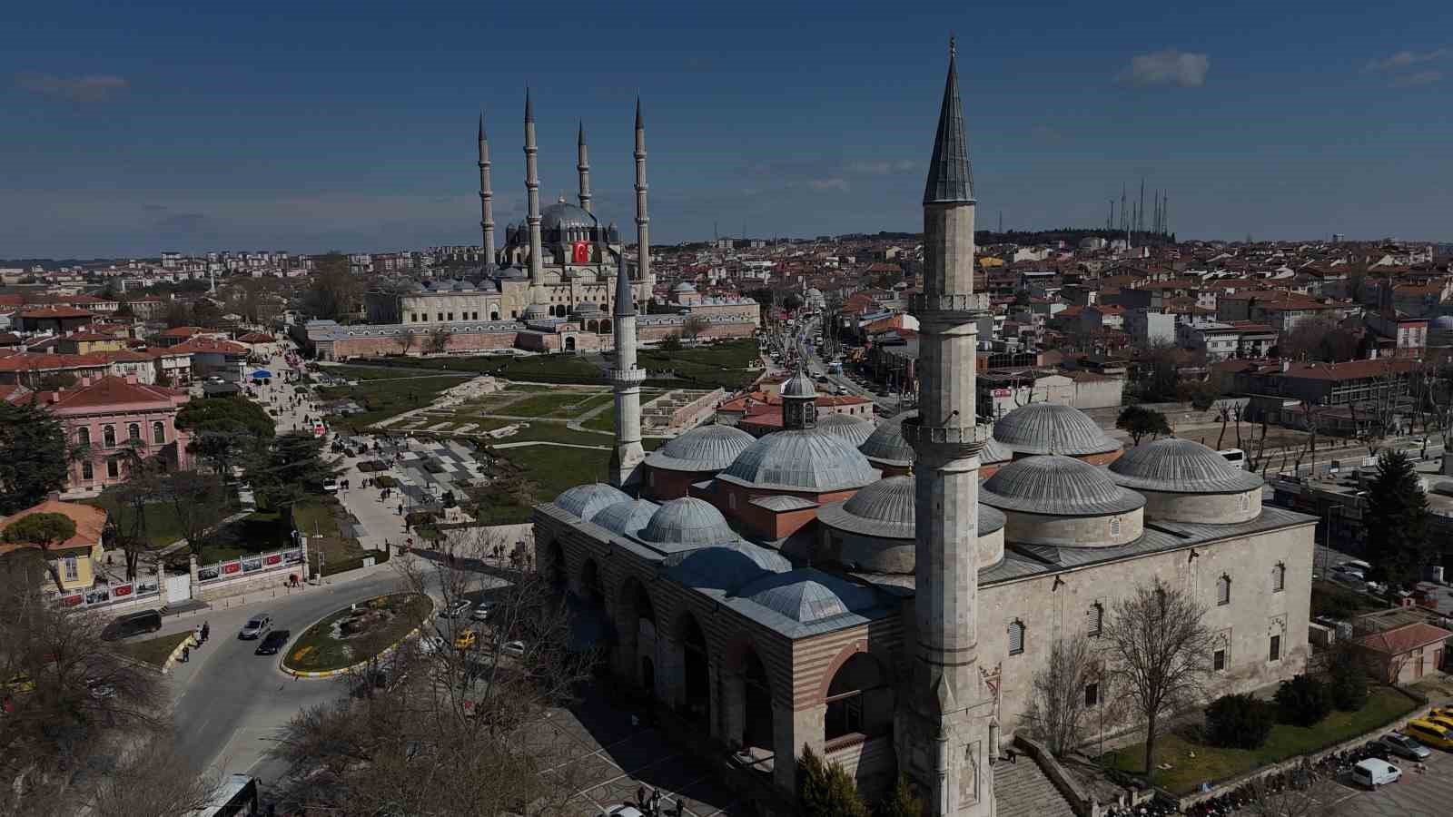 B&uuml;y&uuml;k&ccedil;ekmeceli kadınlar geleneksel Ramazan gezisinde Edirne&rsquo;de buluştu
