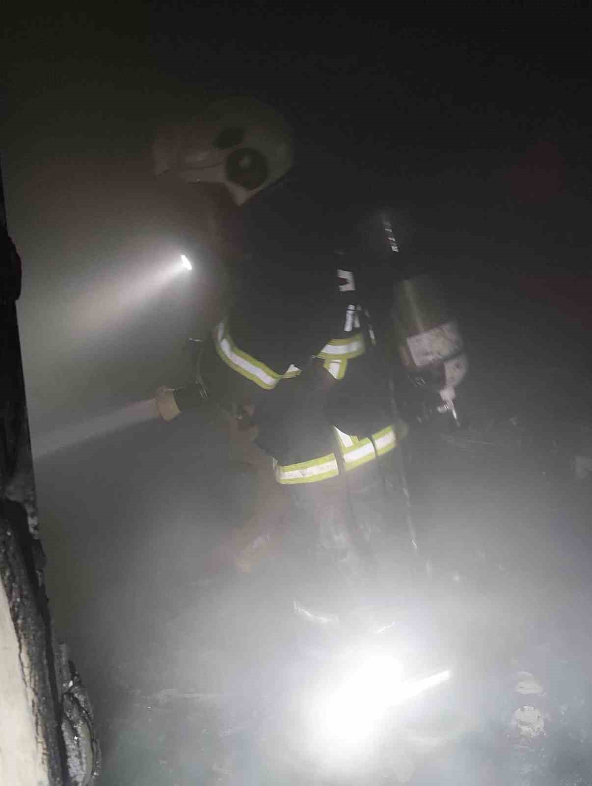 Defne&rsquo;de apartman dairesinden alevler y&uuml;kseldi
