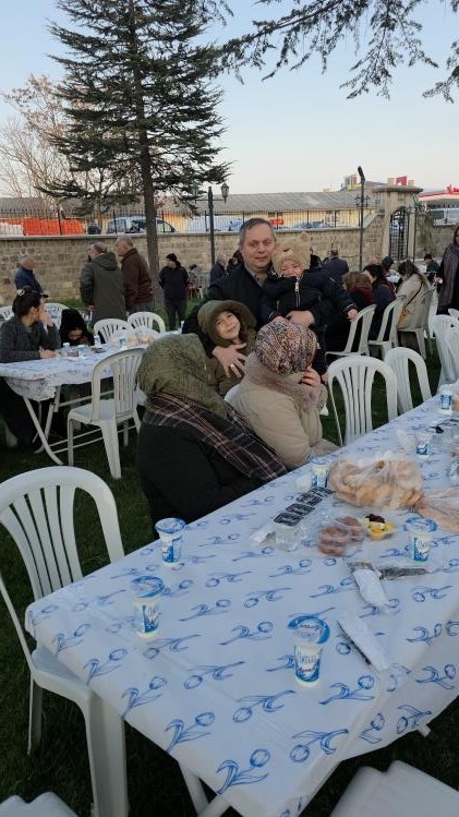 Edirne&rsquo;de 11 yıllık imece iftar geleneği: İmece usul&uuml; sofra kuruldu

