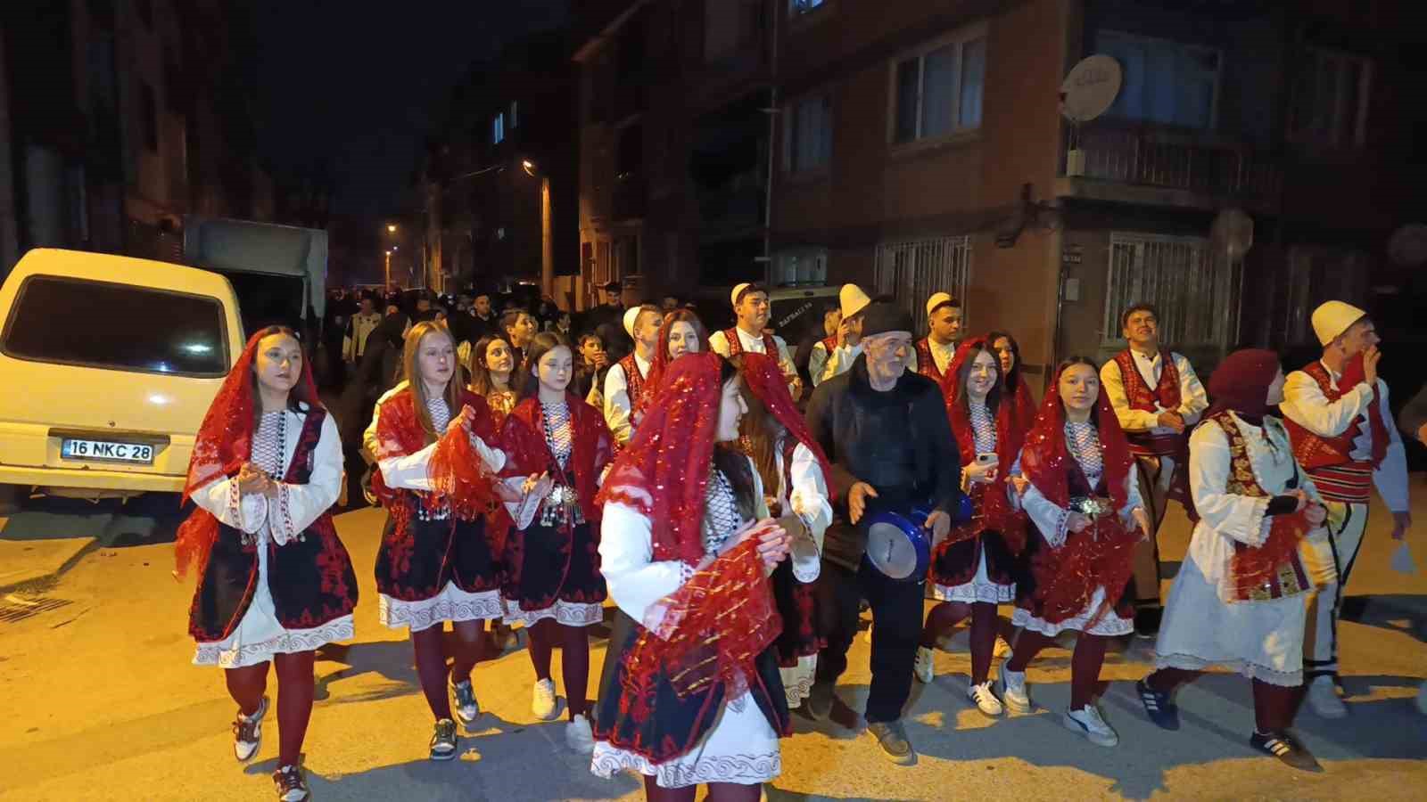 Rumeli geleneği Bursa&rsquo;da sahura renk kattı
