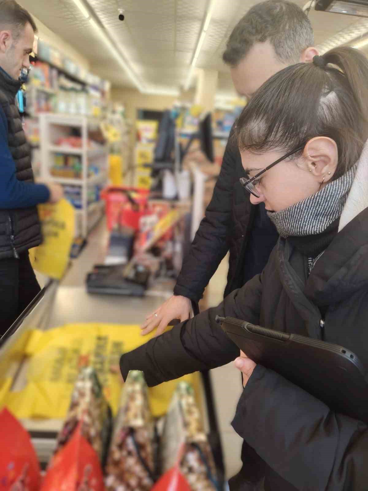 Bayburt&rsquo;ta plastik poşet &uuml;cretleri denetlendi
