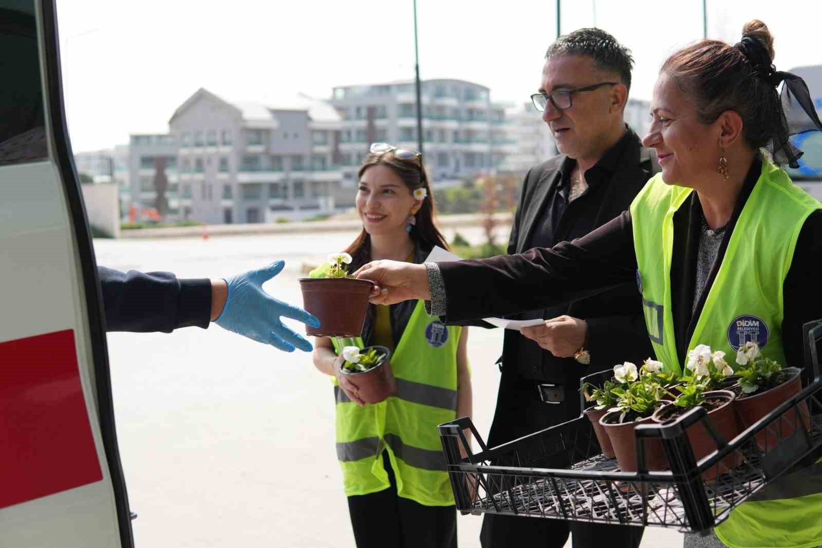 Didim Belediyesi&rsquo;nden sağlık &ccedil;alışanlarına anlamlı jest
