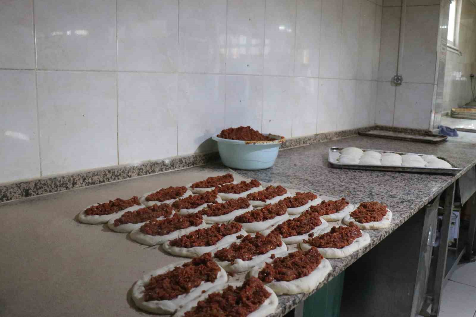 Vatandaş bu lezzet i&ccedil;in 11 ay bekleyip sıraya giriyor: Sadece Sakarya&rsquo;da &uuml;retiliyor
