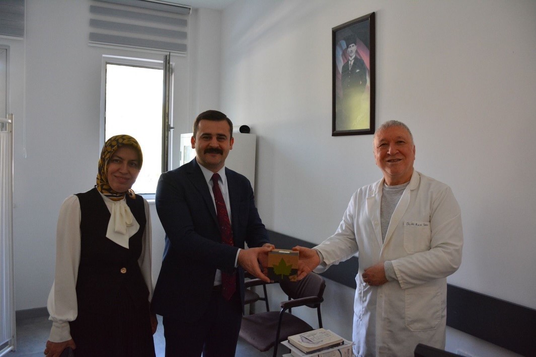 K&ouml;yceğiz Kaymakamı Kumcu, sağlık &ccedil;alışanlarının Tıp Bayramı&rsquo;nı kutladı
