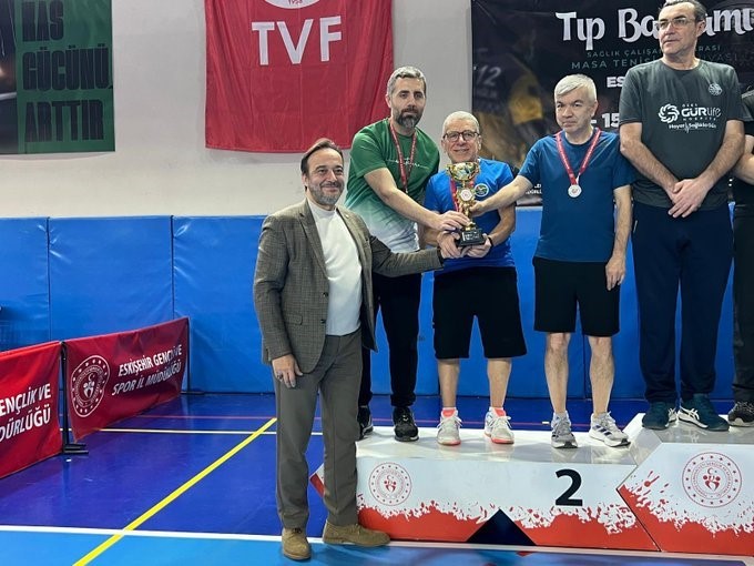 Eskişehir’de sağlık çalışanlarının masa tenisi heyecanı