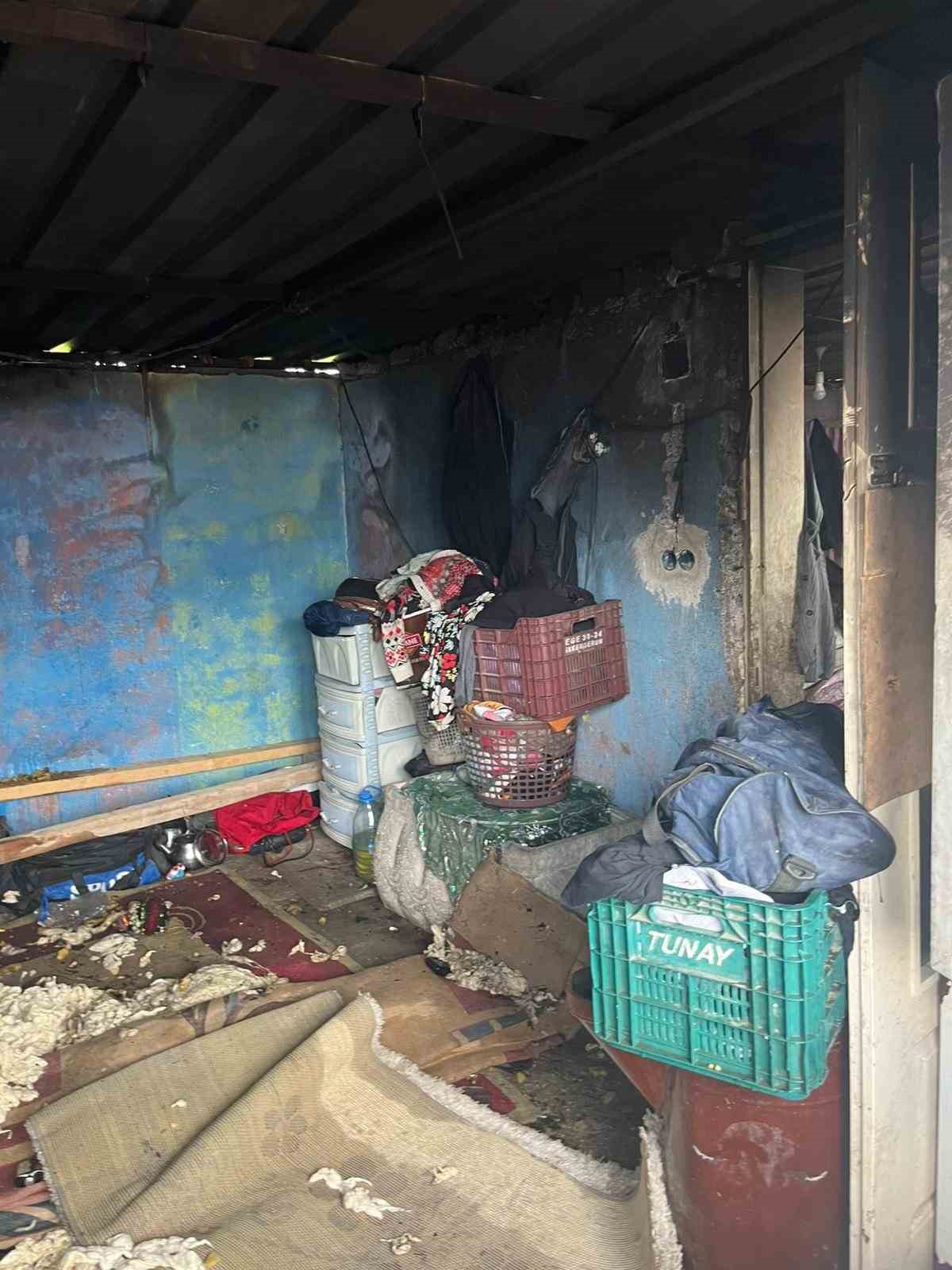 Sobadan sıçrayan kıvılcımlar evi ve çadırı alevlere teslim etti