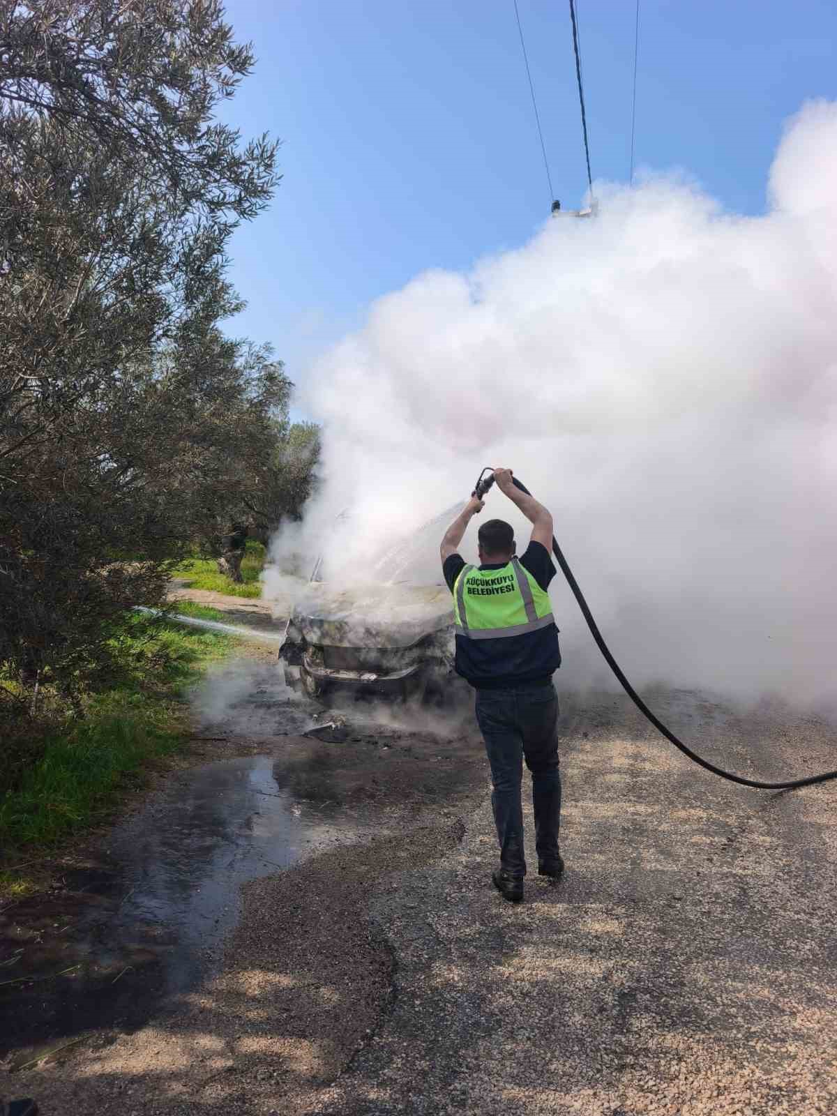 Ayvacık&rsquo;ta kamyonet yangını
