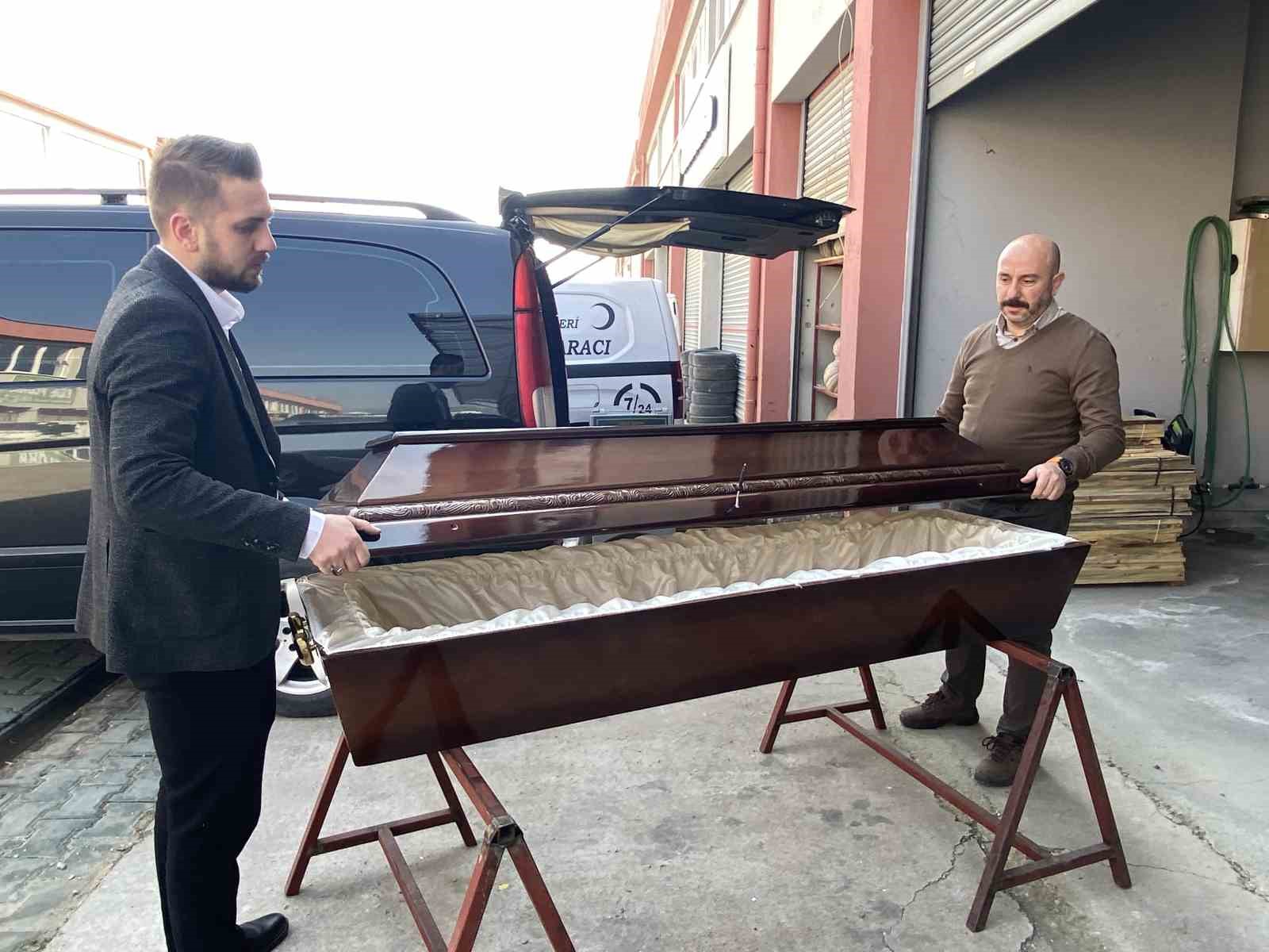 Cenaze hizmetini meslek edindiler, her gün ölümle burun buruna yaşıyorlar