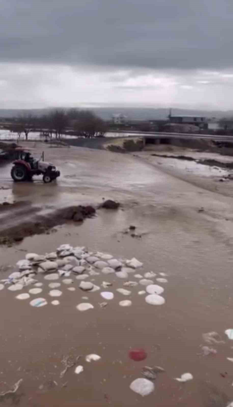 Siverek’te sağanak yağış sele neden oldu