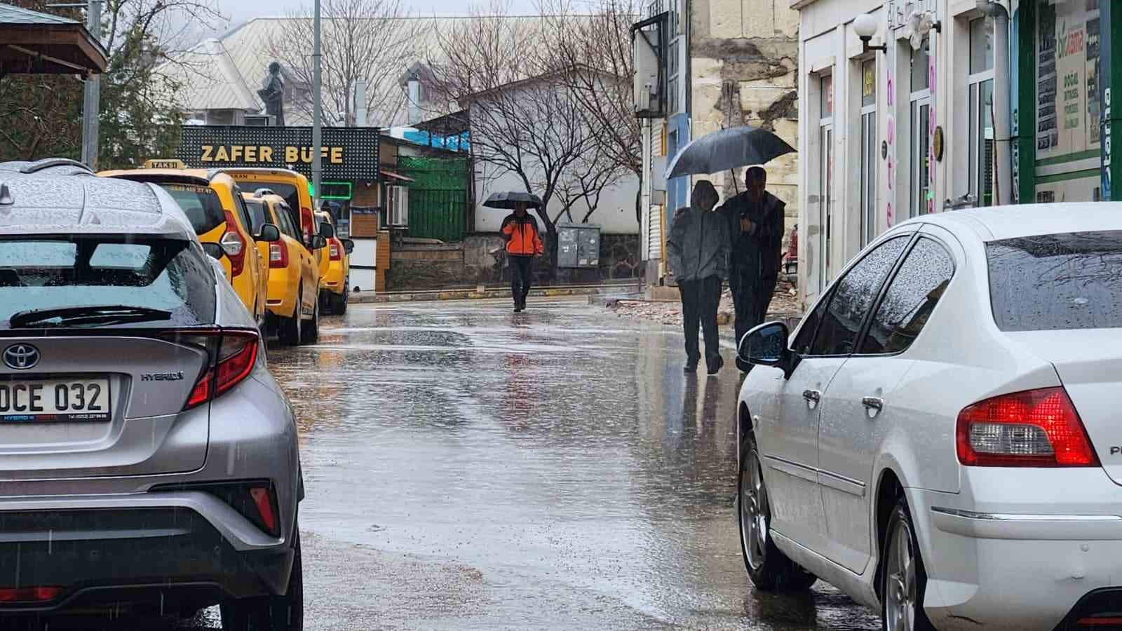 Tunceli&rsquo;de sağanak yağış etkili oldu

