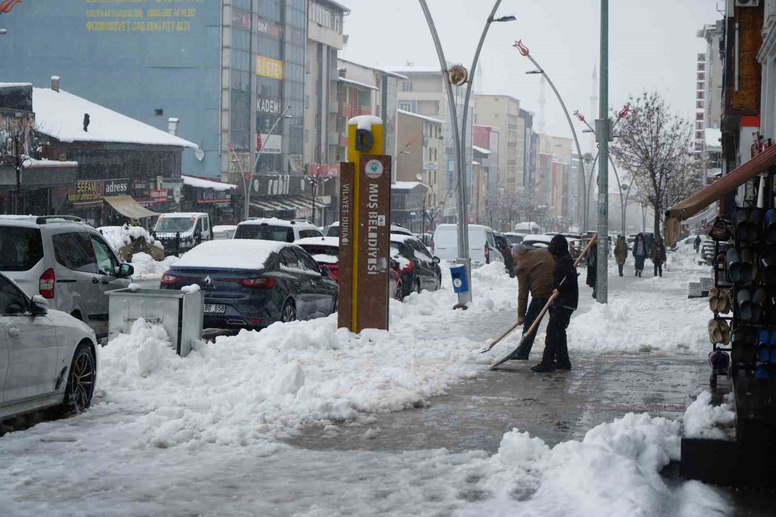 Muş’ta 158 köy yolu kapandı