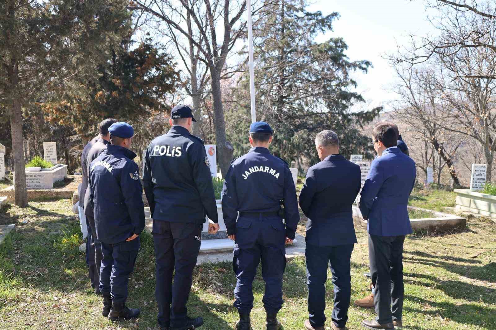 Karacasulu Şehit Kirez mezarı başında anıldı