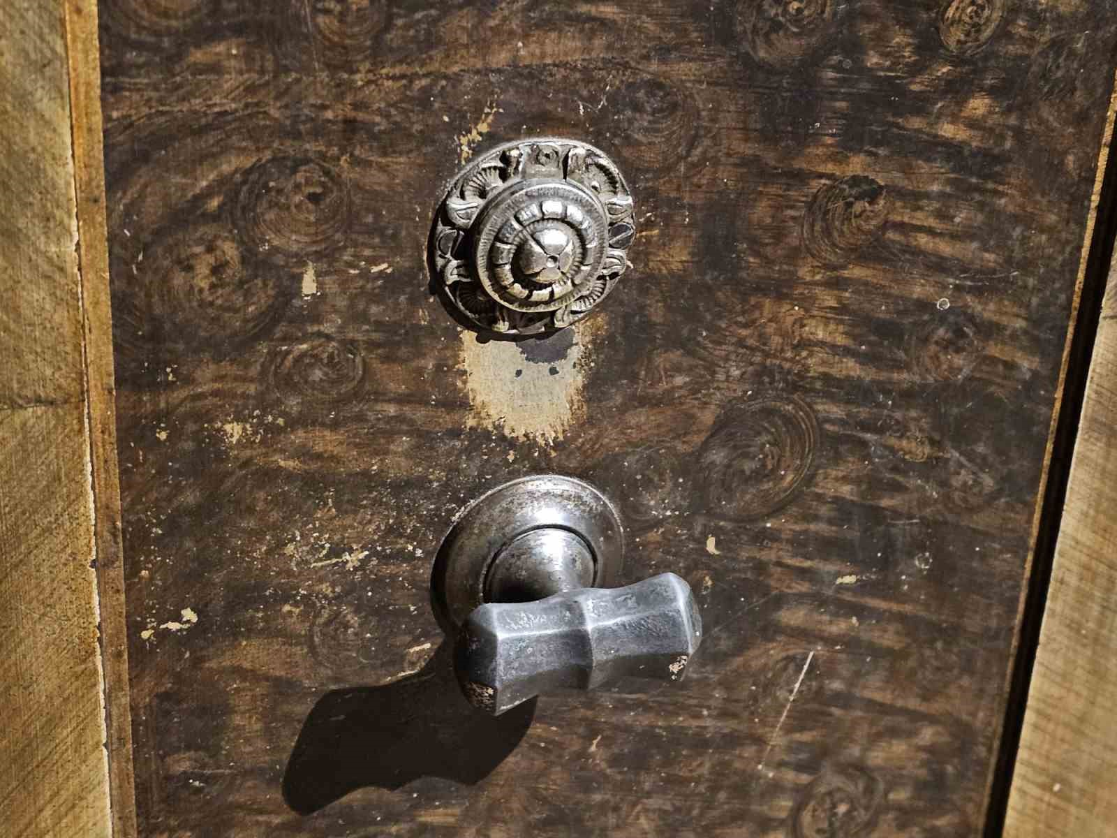 Elazığ Kent M&uuml;zesi&rsquo;nde tarihi kasa ge&ccedil;mişin izlerini taşıyor
