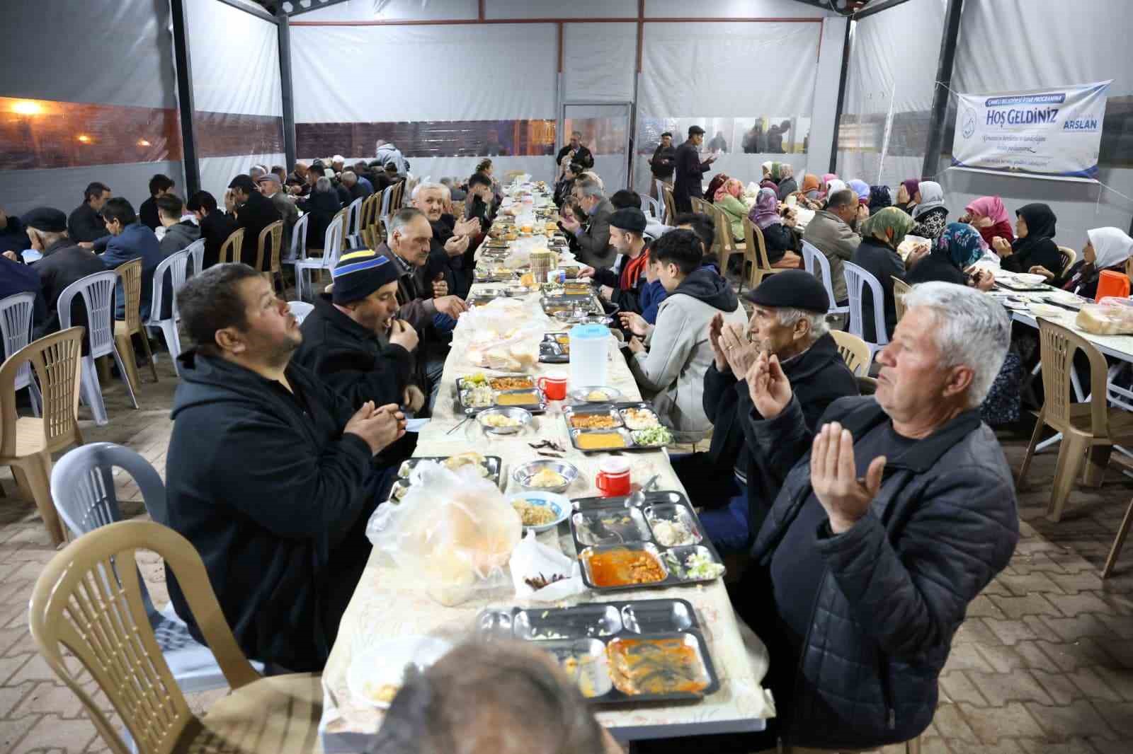 &Ccedil;ameli&rsquo;de g&ouml;n&uuml;l sofraları Emecik Mahallesi&rsquo;nde kuruldu
