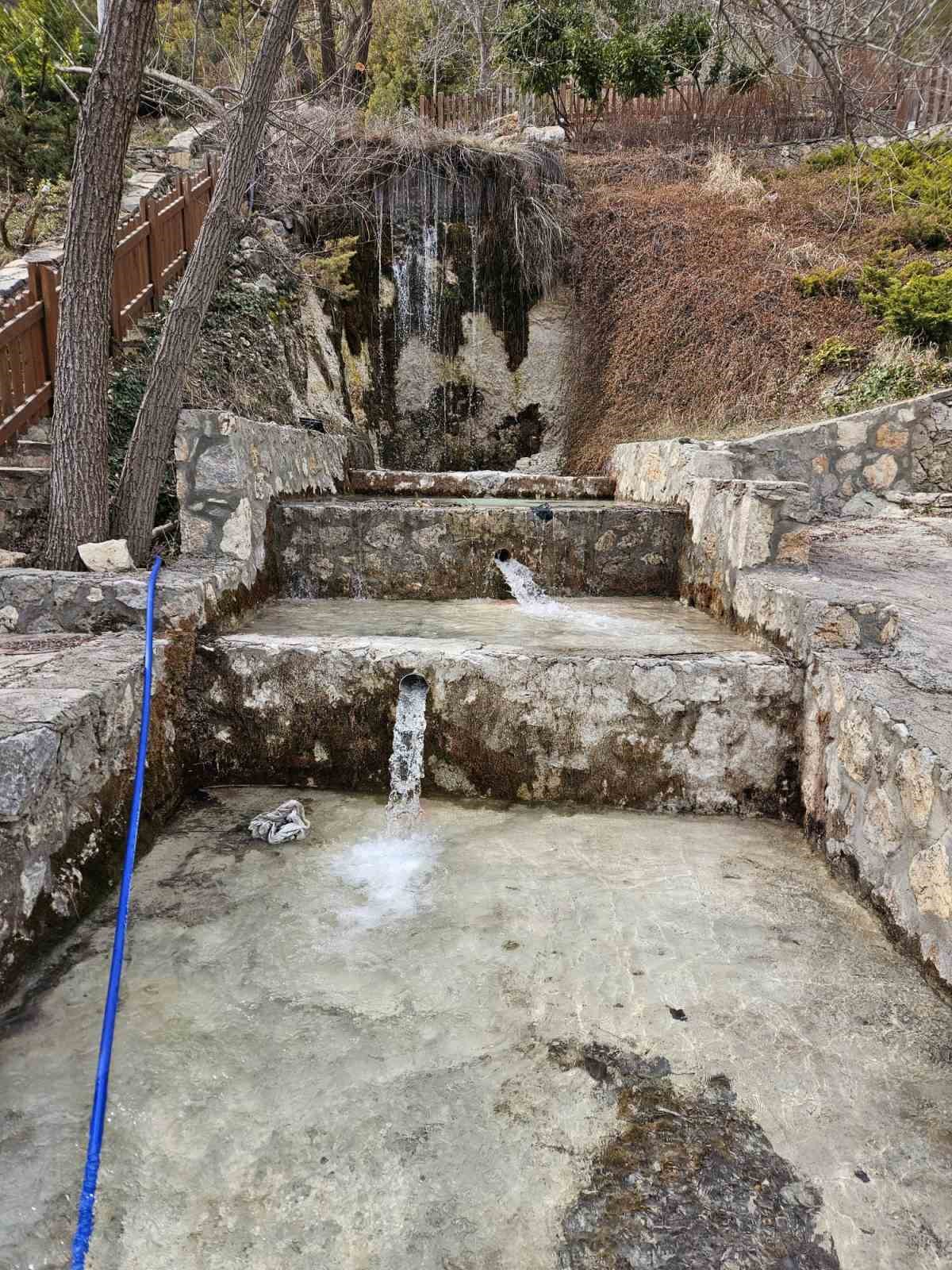 Çameli’nin önemli su kaynaklarında Paşaderesi Şelalesi yeniden akmaya başladı