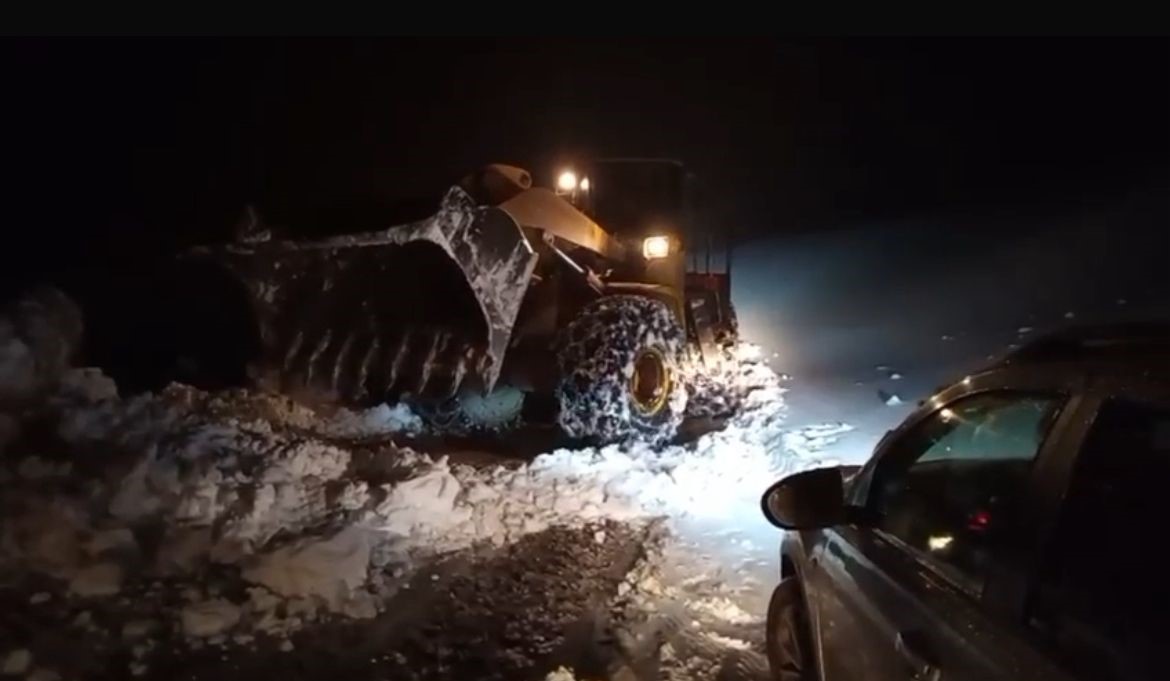 Pervari’de karda mahsur kalan 78 kişi kurtarıldı