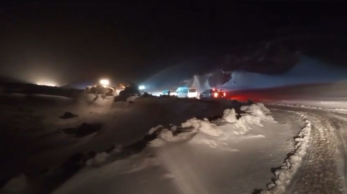 Pervari’de karda mahsur kalan 78 kişi kurtarıldı