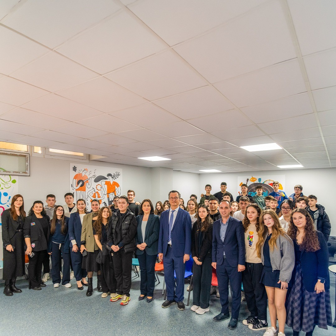 Radikal Okullarında kariyer g&uuml;nleri: Uzman isimler &ouml;ğrencilerle geleceği konuştu
