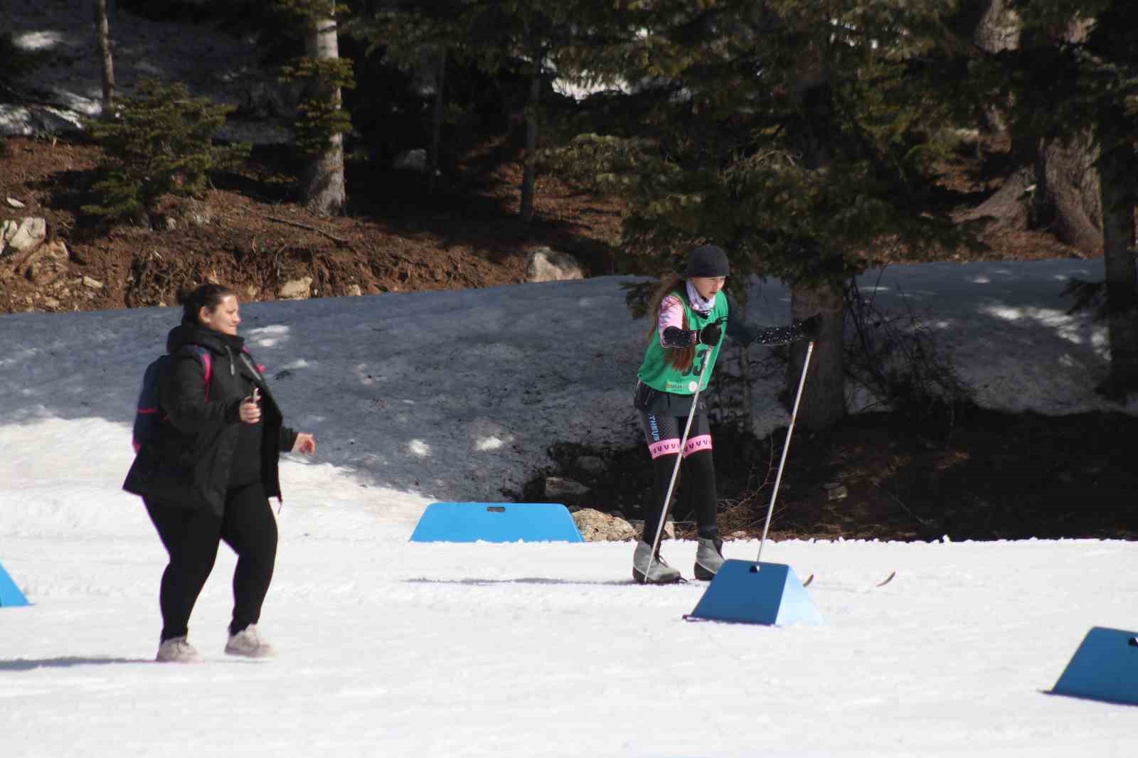 T&uuml;rkiye&rsquo;nin ilk kış triatlonu Bolu&rsquo;da yapıldı
