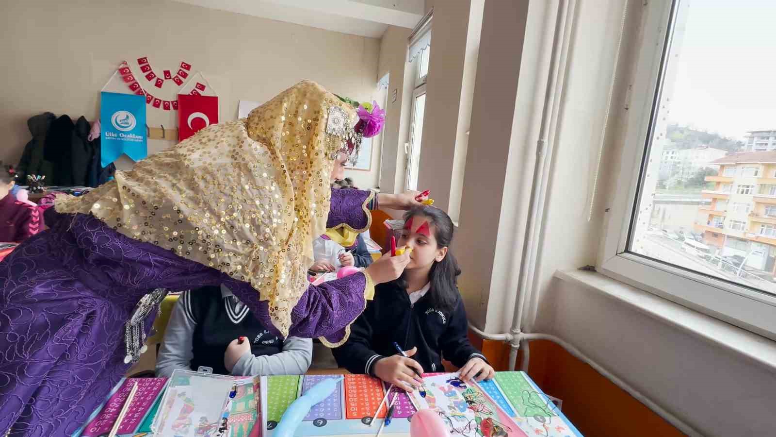 Rize&rsquo;de &ouml;ğrencilere Karag&ouml;z ve Hacivat g&ouml;sterisi
