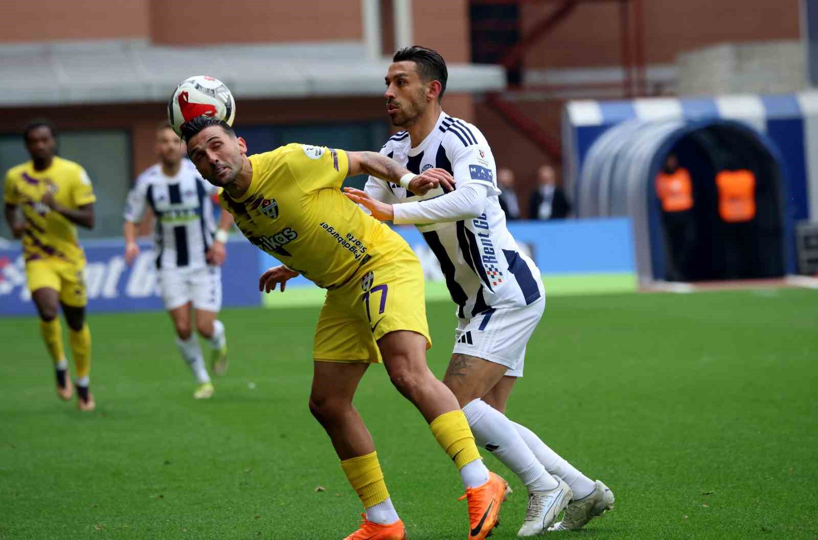 Trendyol Süper Lig: Kasımpaşa: 1 - Eyüpspor: 0 (İlk yarı)