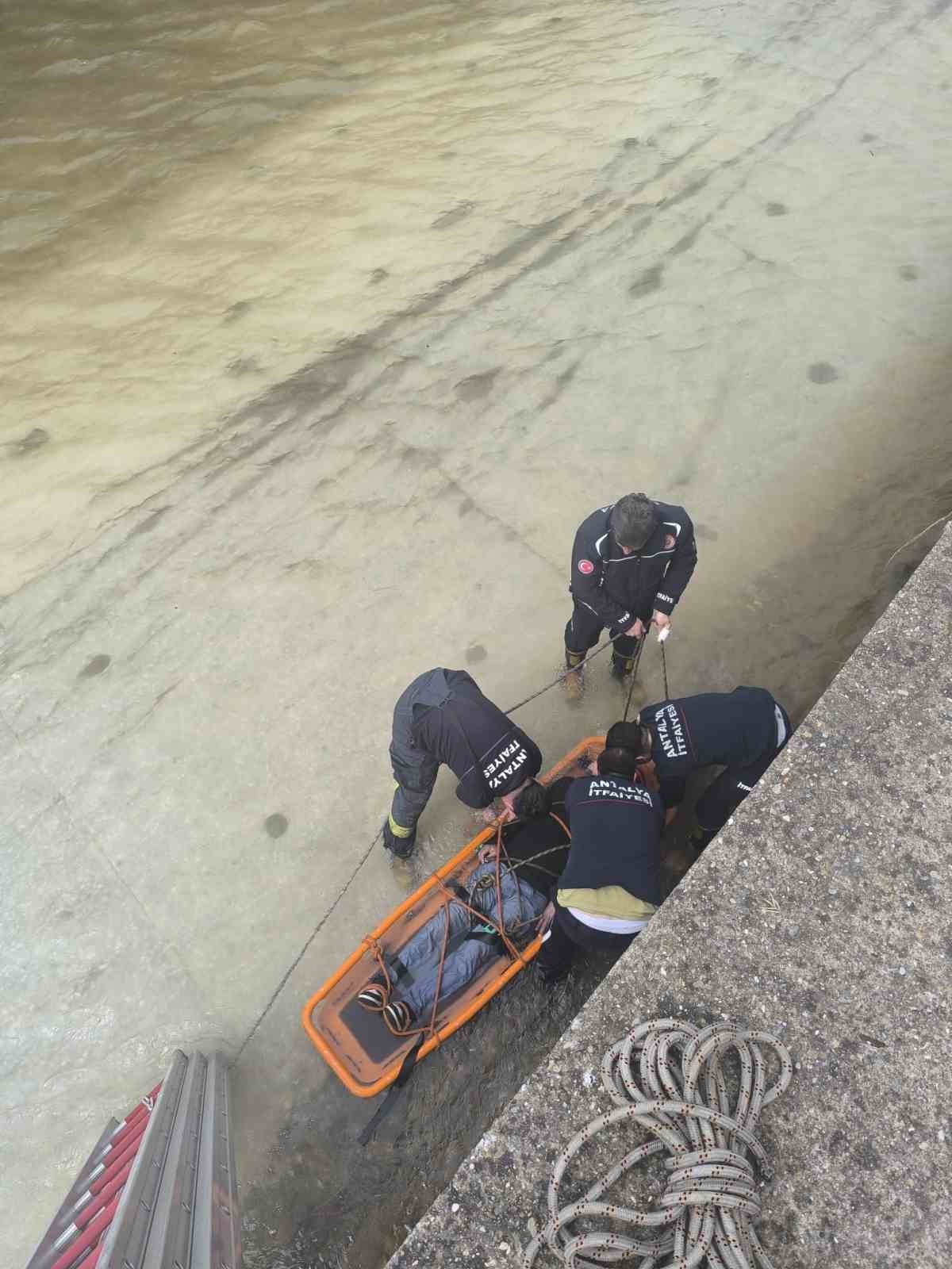 Alanya’da çaya düşen şahıs ekipler tarafından kurtarıldı