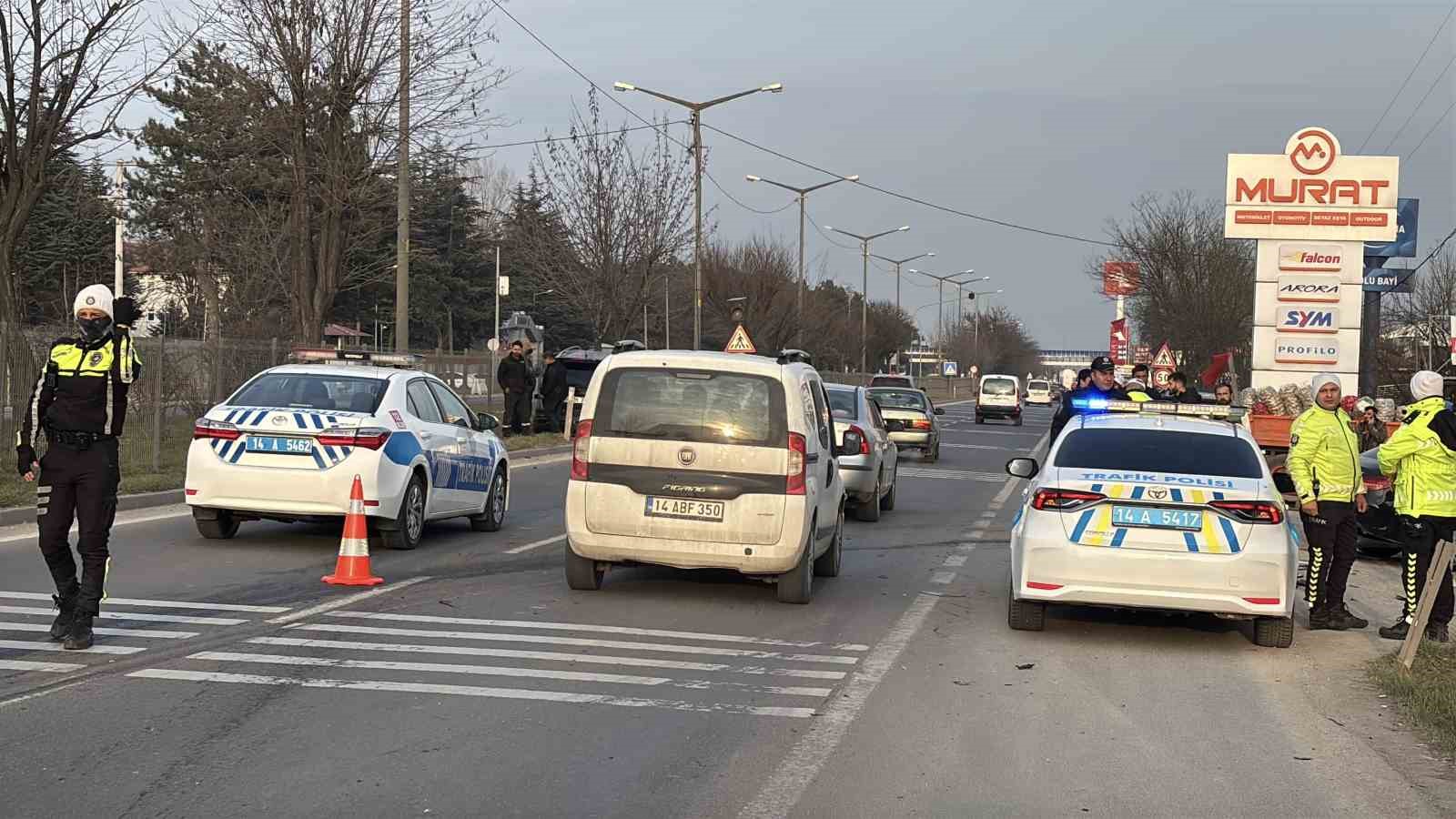 Bolu&rsquo;da l&uuml;ks otomobil ile cip &ccedil;arpıştı: 4 yaralı
