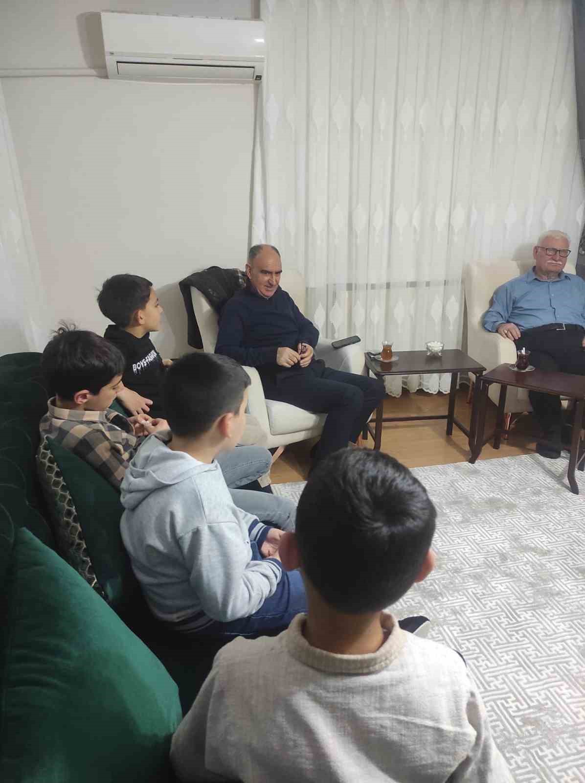 Şehit ailesi ile devlet korumasındaki &ccedil;ocuklar aynı sofrada buluştu
