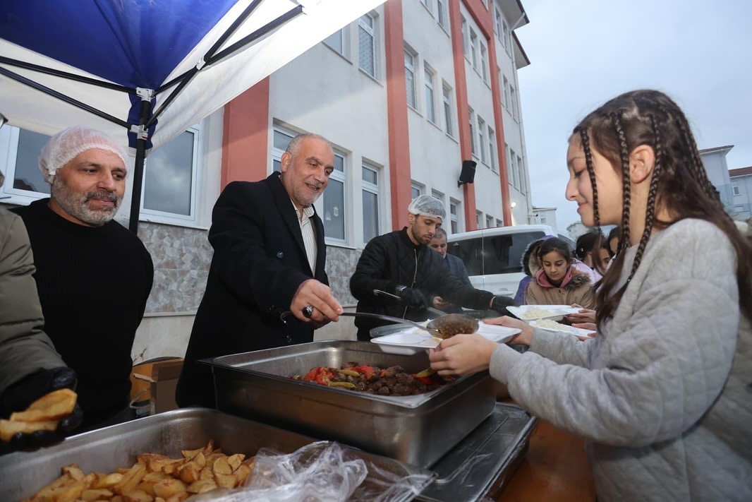 Başkan Sandıkçı, öğrencilerin iftar sevincine ortak oldu